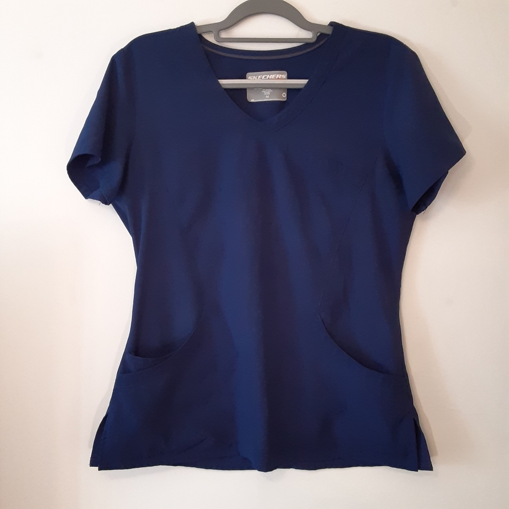 SKECHERS by BARCO Womens V-neck 3 pocket Textured Scrub Top Navy Blue- Size M.